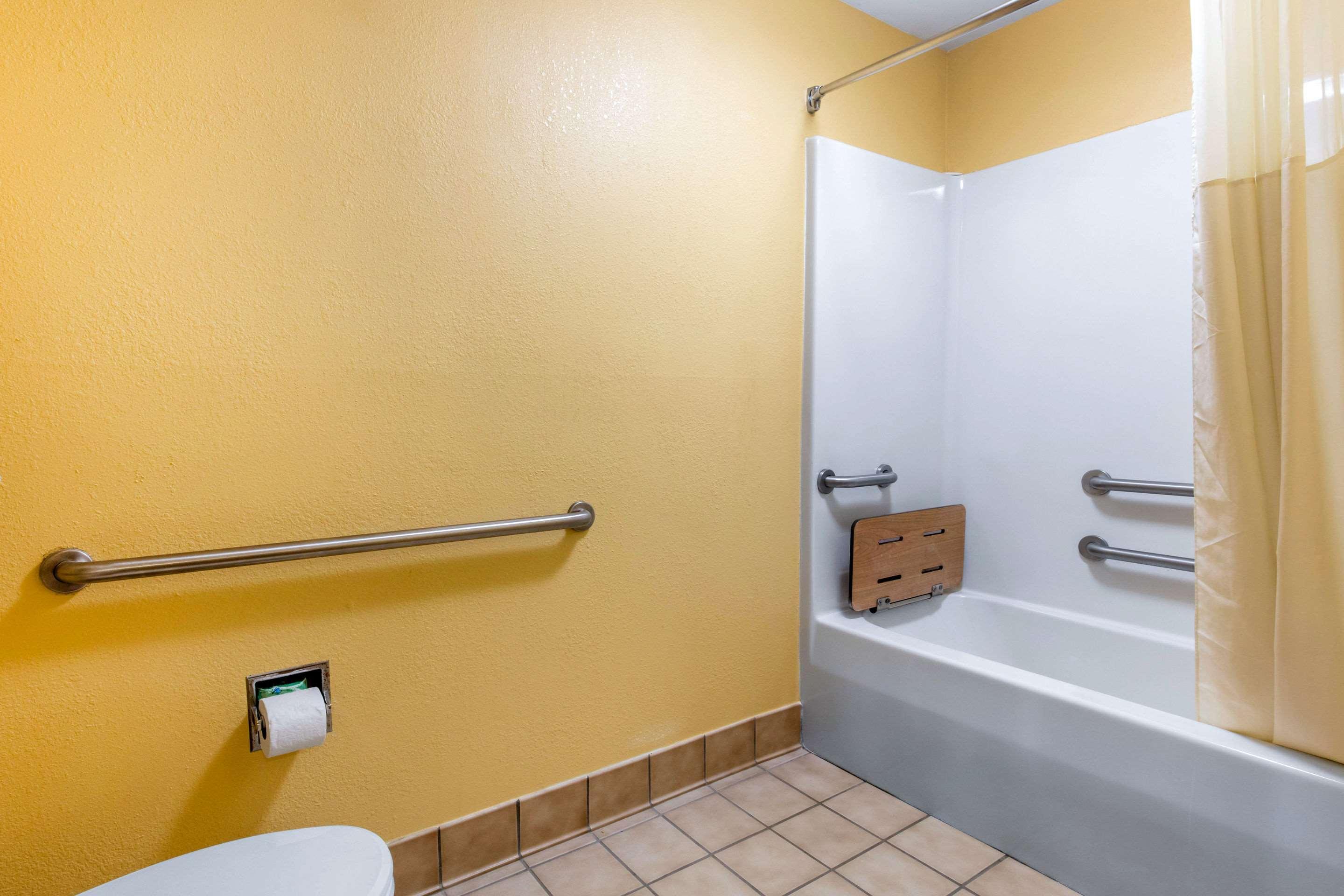 Hotel Quality & East Carmichael Rd Montgomery