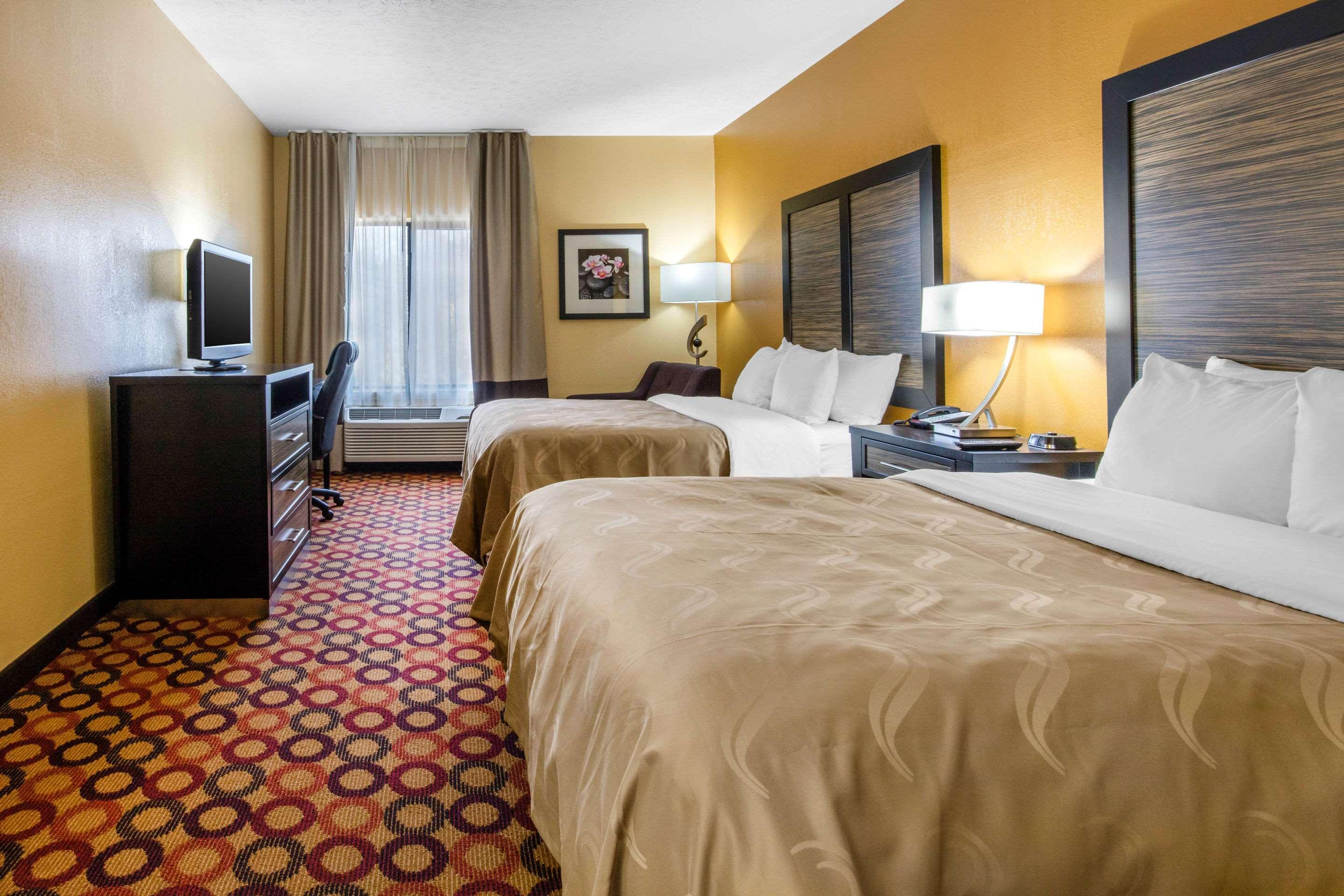 Quality & East Carmichael Rd Hotel