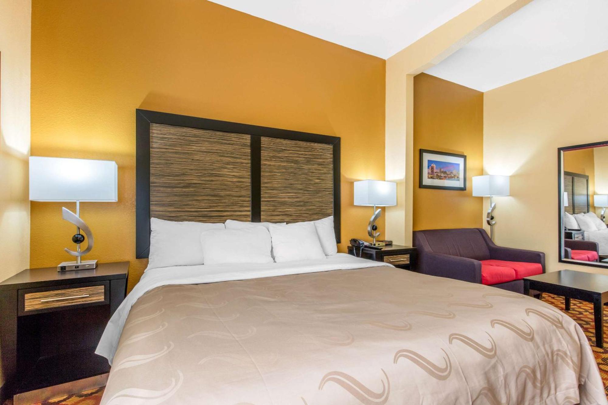 Quality & East Carmichael Rd Hotel 2*