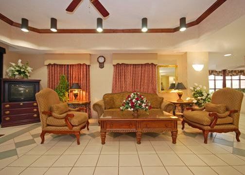 Hotel Quality & East Carmichael Rd 2*