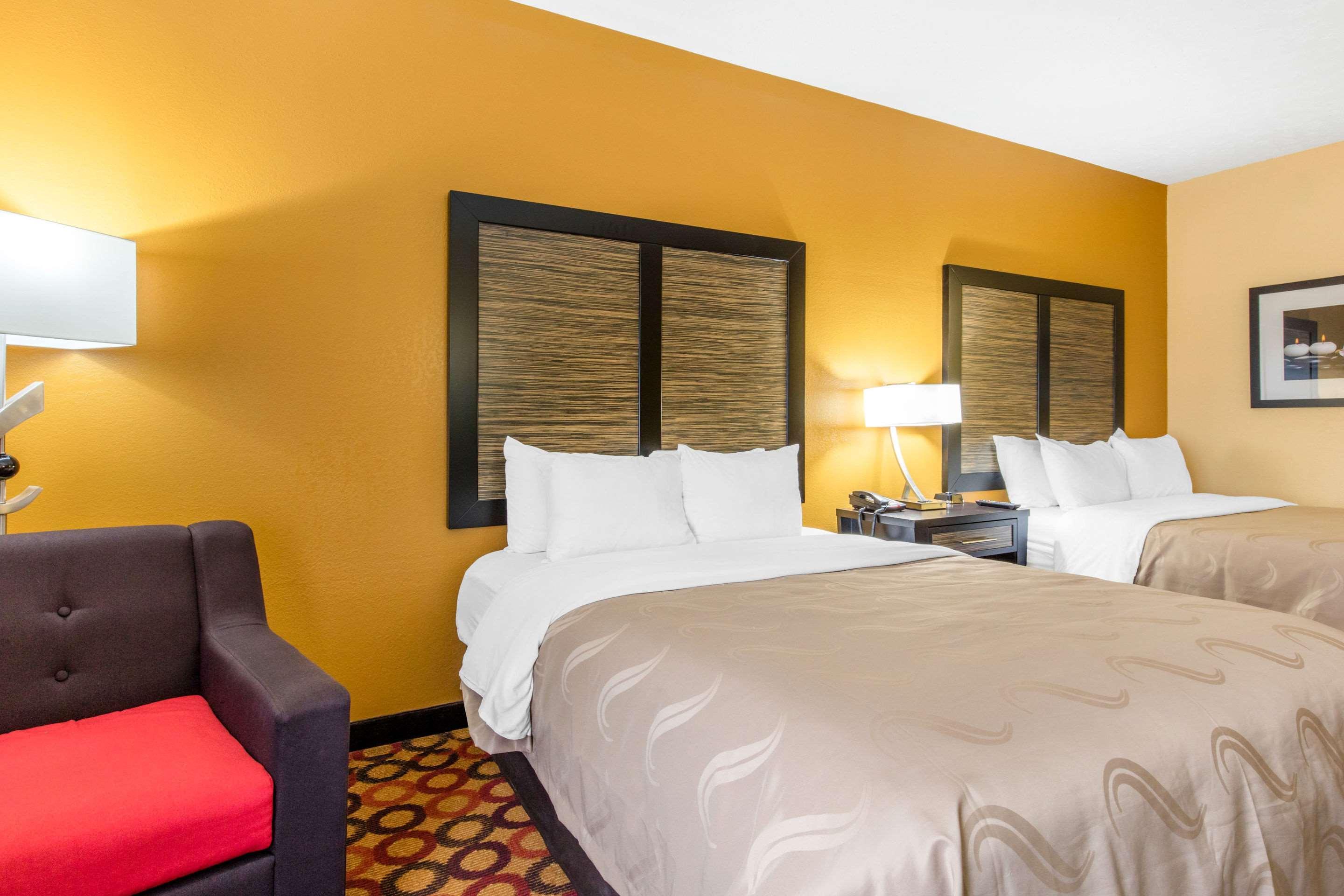 Hotel Quality & East Carmichael Rd 2*