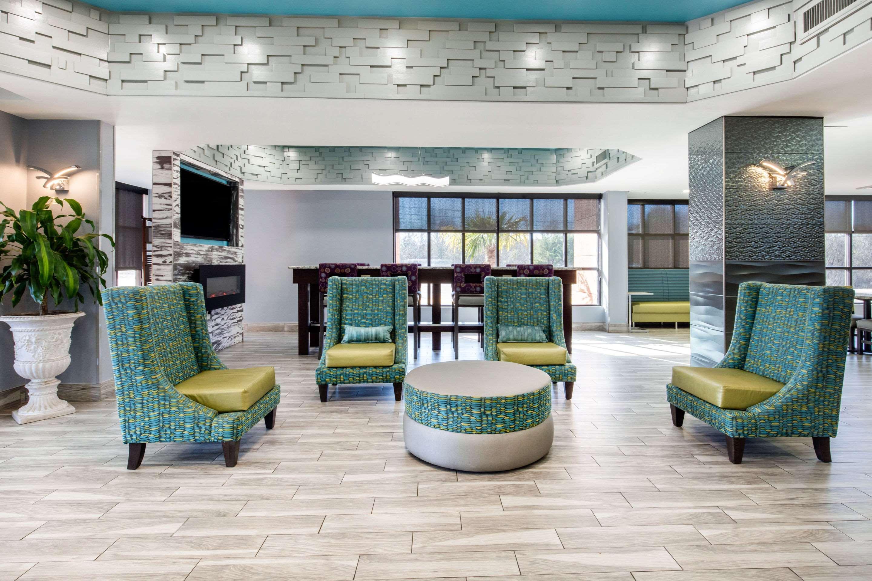 Hotel Quality & East Carmichael Rd Montgomery