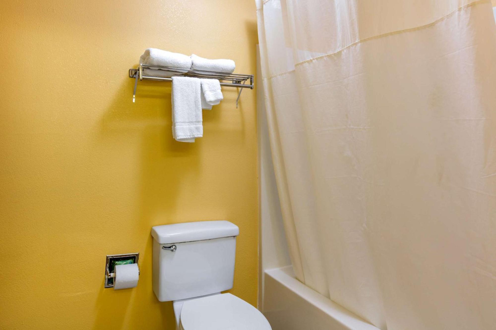 Hotel Quality & East Carmichael Rd